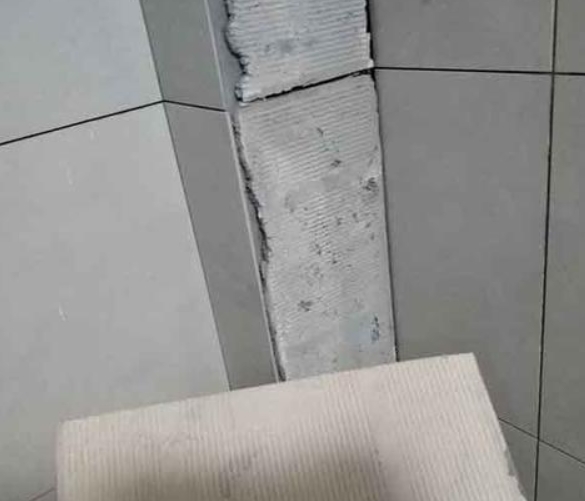 孝感市瓷砖空鼓维修公司分享下厨房瓷砖脱落的补救措施。